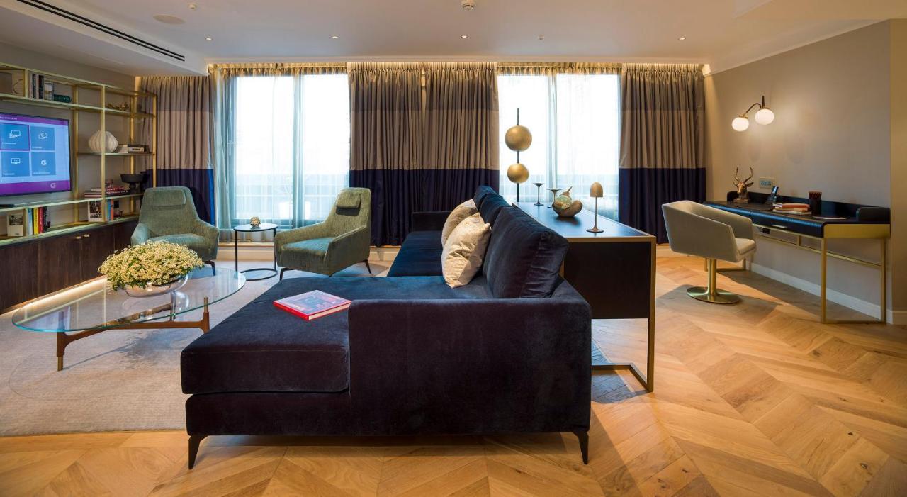 The Guardsman - Preferred Hotels And Resorts Λονδίνο Εξωτερικό φωτογραφία The interior of a two-bedroom apartment at The Ivy Collection