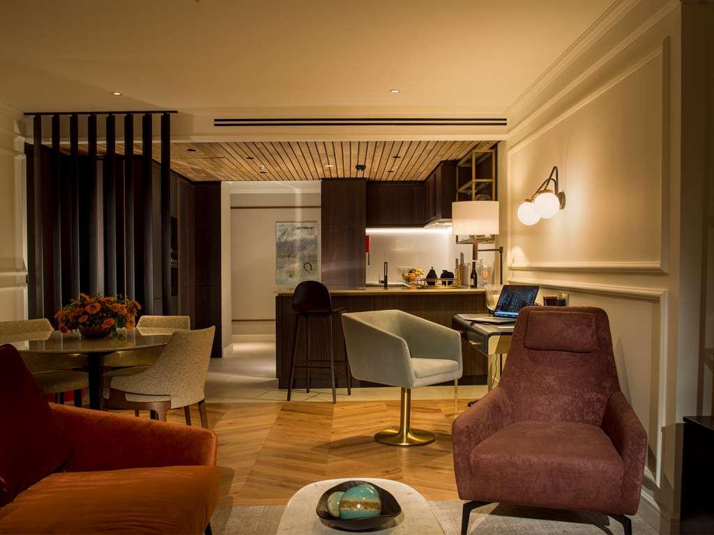 The Guardsman - Preferred Hotels And Resorts Λονδίνο Δωμάτιο φωτογραφία The interior of a suite at The Ivy Collection