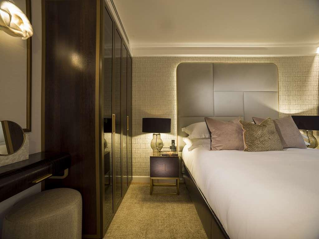 The Guardsman - Preferred Hotels And Resorts Λονδίνο Δωμάτιο φωτογραφία A bedroom at The Dorchester