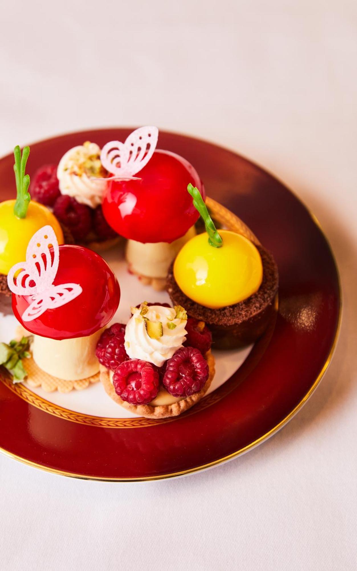 The Guardsman - Preferred Hotels And Resorts Λονδίνο Εξωτερικό φωτογραφία Petit fours