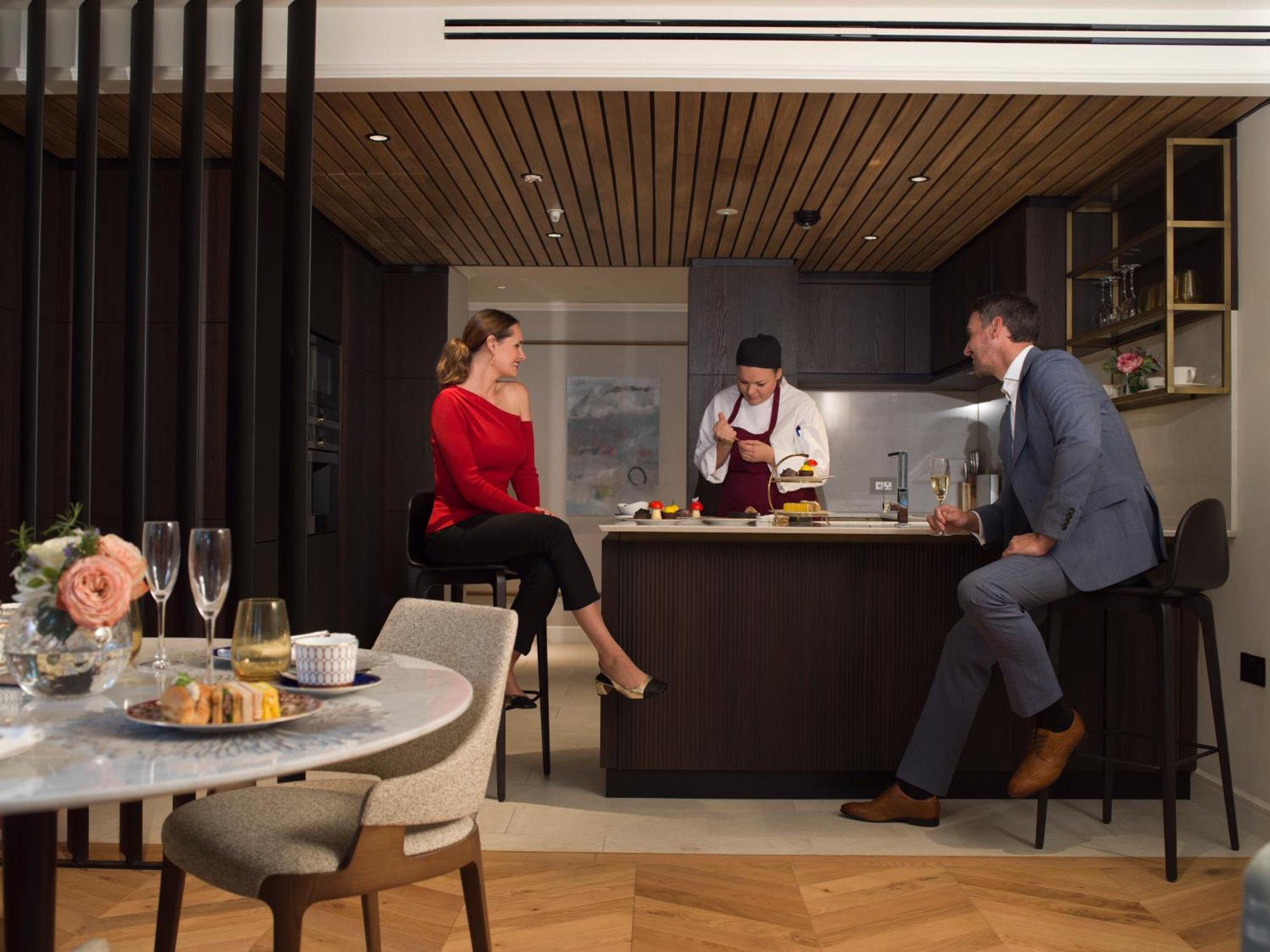 The Guardsman - Preferred Hotels And Resorts Λονδίνο Εξωτερικό φωτογραφία Private Chef at work